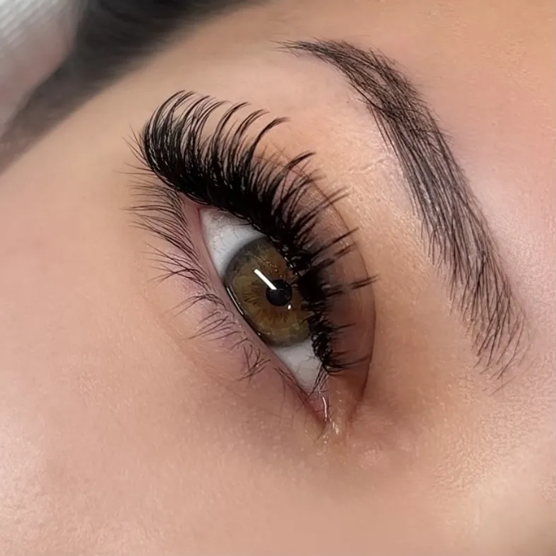 Wispy Hybrid Lash Set